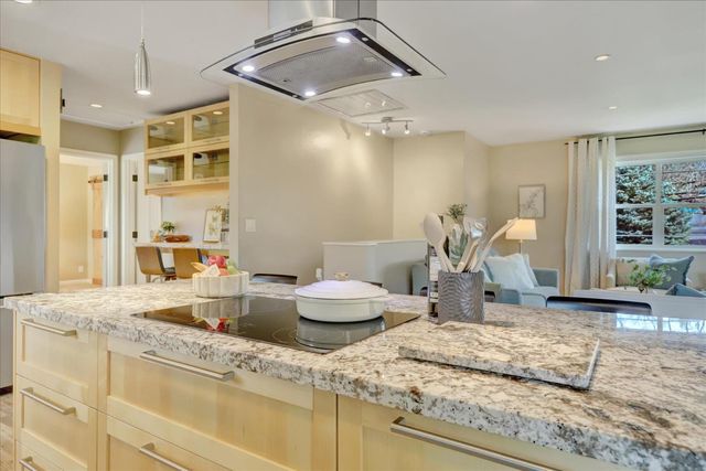 12353 Torrey Pines Dr, Auburn, CA 95602