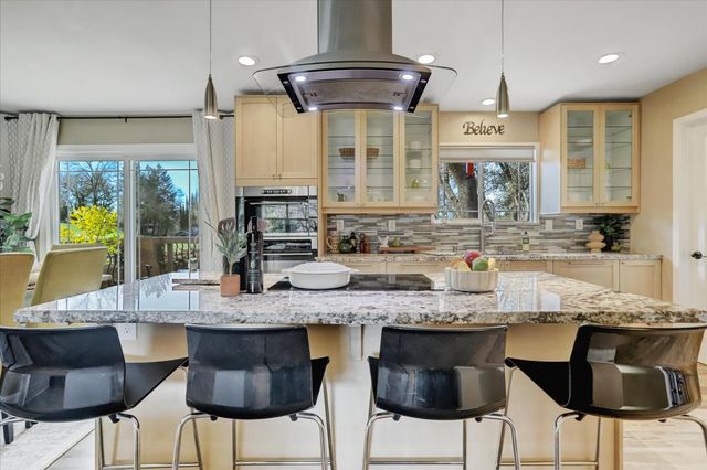 12353 Torrey Pines Dr, Auburn, CA 95602