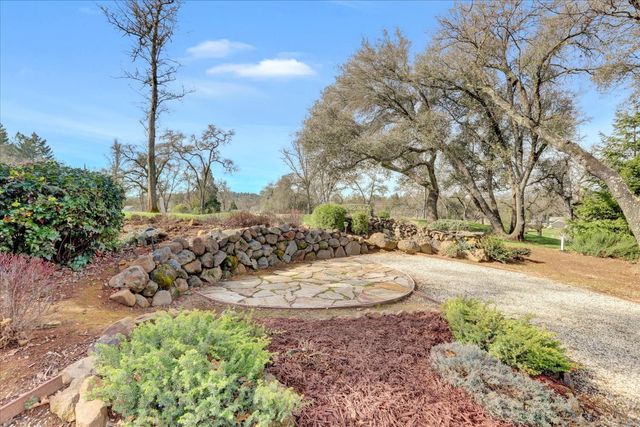 12353 Torrey Pines Dr, Auburn, CA 95602