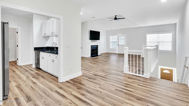 1922 Tara Court 204, Greenville, NC 27858