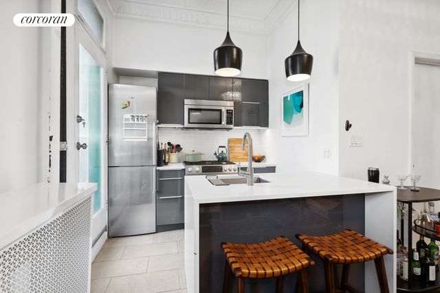 430 VANDERBILT Avenue, New York City, NY 11238