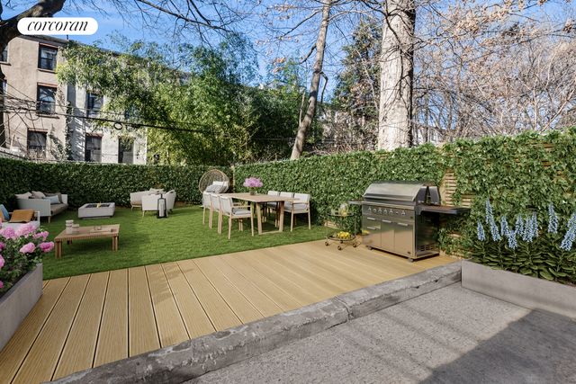 430 VANDERBILT Avenue, New York City, NY 11238