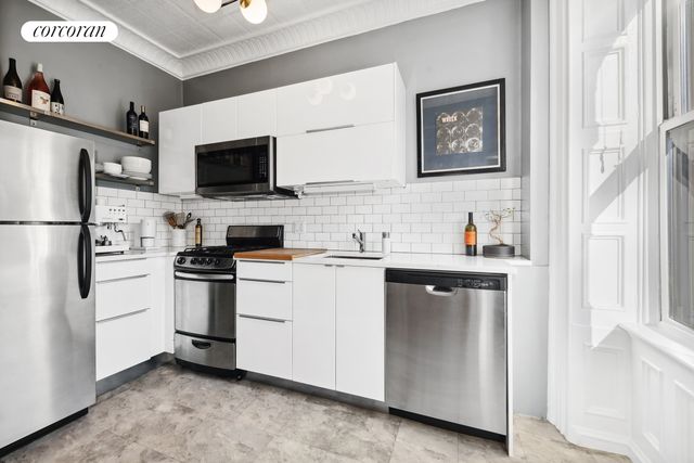 430 VANDERBILT Avenue, New York City, NY 11238