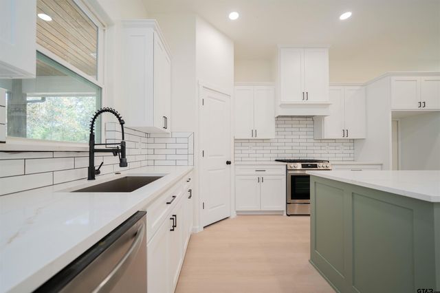 711 King Charles Drive, Scroggins, TX 75480