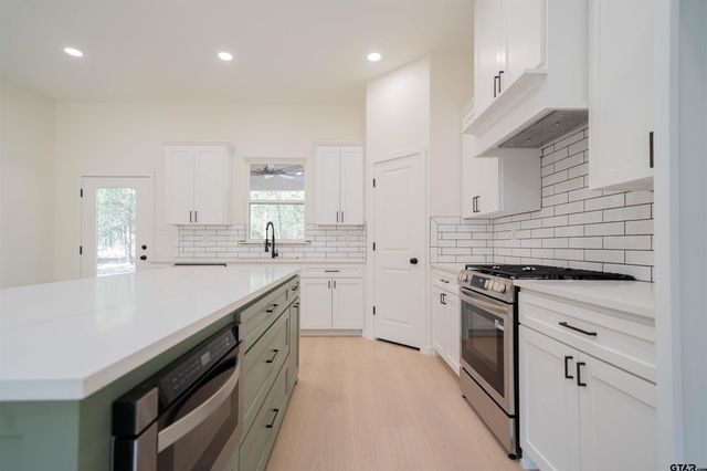 711 King Charles Drive, Scroggins, TX 75480