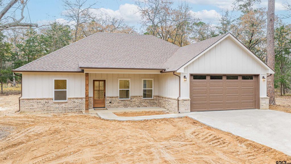 711 King Charles Drive, Scroggins, TX 75480