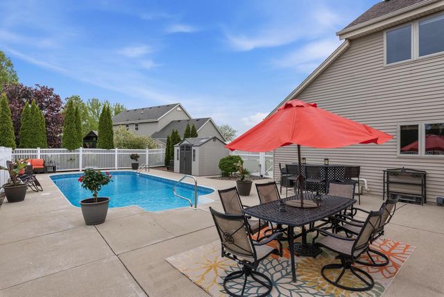 348 S Maple LANE, Saukville, WI 53080