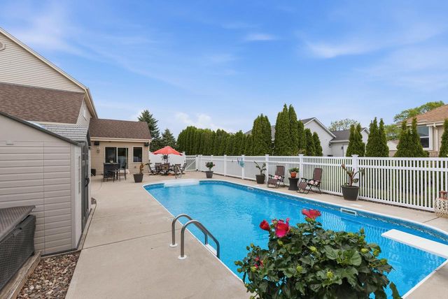 348 S Maple LANE, Saukville, WI 53080