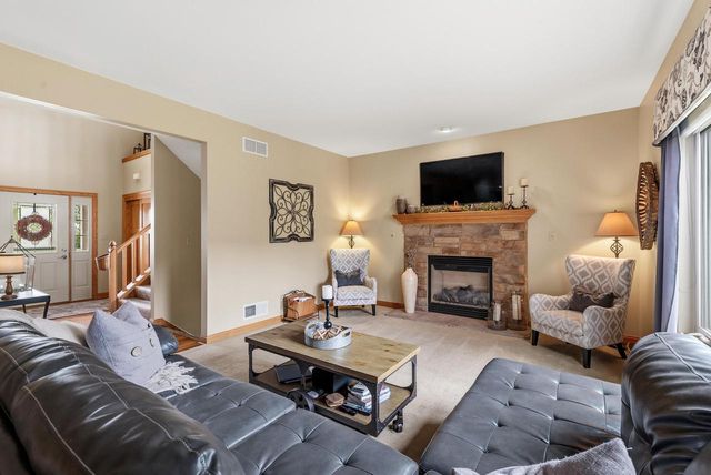348 S Maple LANE, Saukville, WI 53080