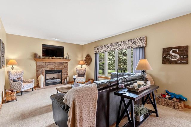 348 S Maple LANE, Saukville, WI 53080