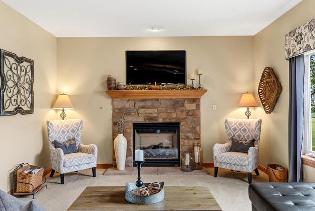 348 S Maple LANE, Saukville, WI 53080