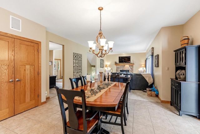 348 S Maple LANE, Saukville, WI 53080