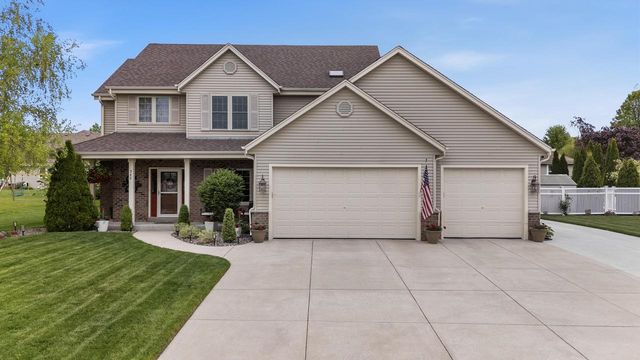 348 S Maple LANE, Saukville, WI 53080