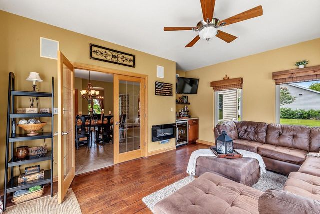 348 S Maple LANE, Saukville, WI 53080