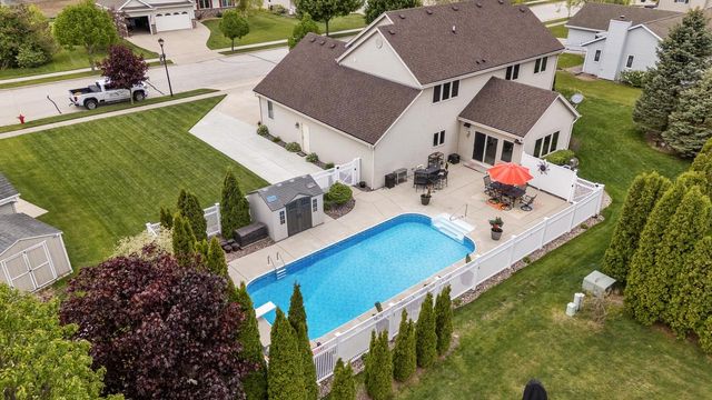 348 S Maple LANE, Saukville, WI 53080