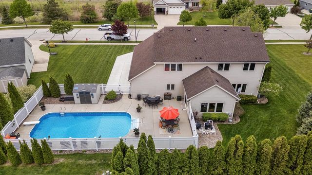 348 S Maple LANE, Saukville, WI 53080