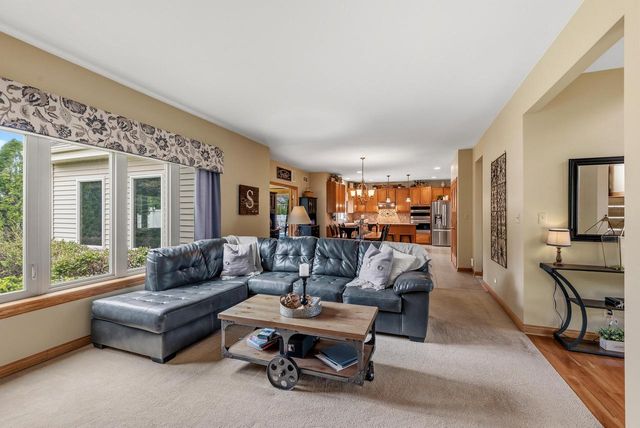 348 S Maple LANE, Saukville, WI 53080