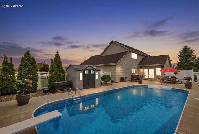 348 S Maple LANE, Saukville, WI 53080