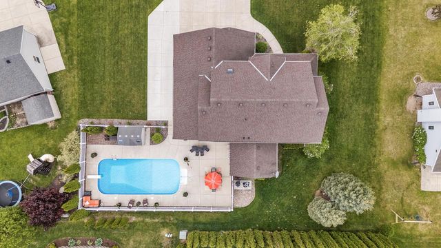 348 S Maple LANE, Saukville, WI 53080