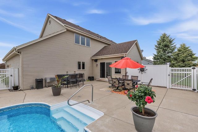 348 S Maple LANE, Saukville, WI 53080