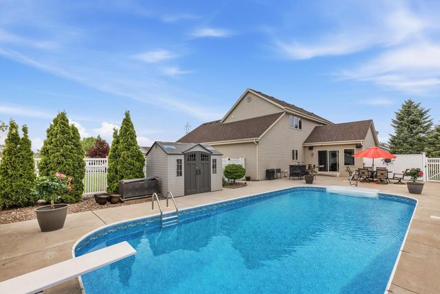 348 S Maple LANE, Saukville, WI 53080
