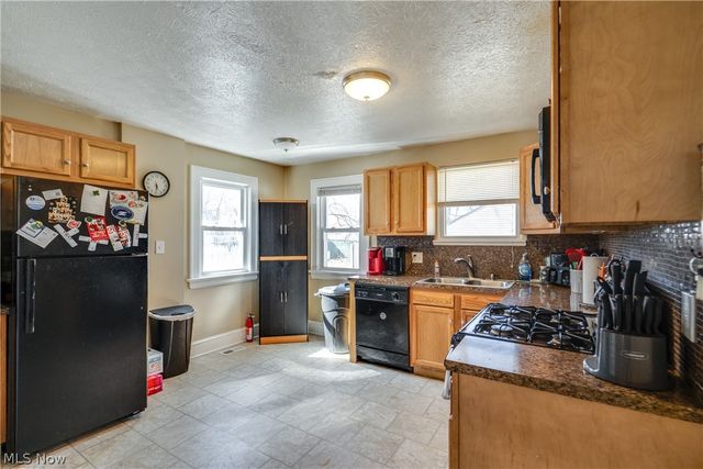 934 Packard Drive, Akron, OH 44320