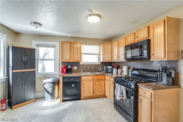 934 Packard Drive, Akron, OH 44320