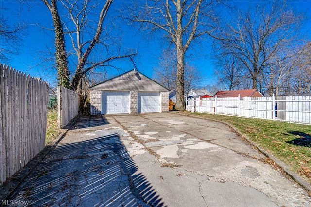 934 Packard Drive, Akron, OH 44320