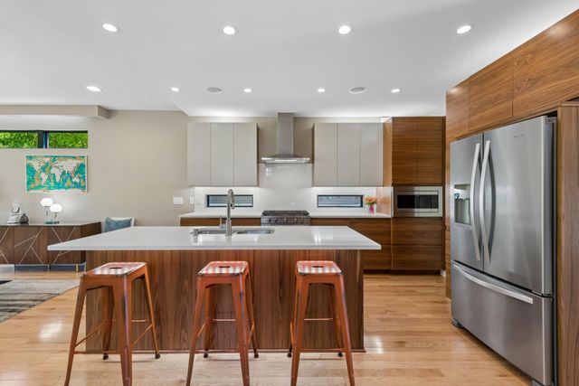 292 Vincent Avenue N, Minneapolis, MN 55405