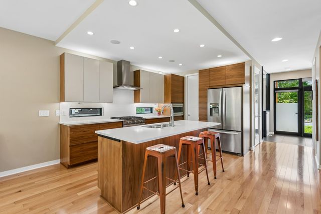 292 Vincent Avenue N, Minneapolis, MN 55405