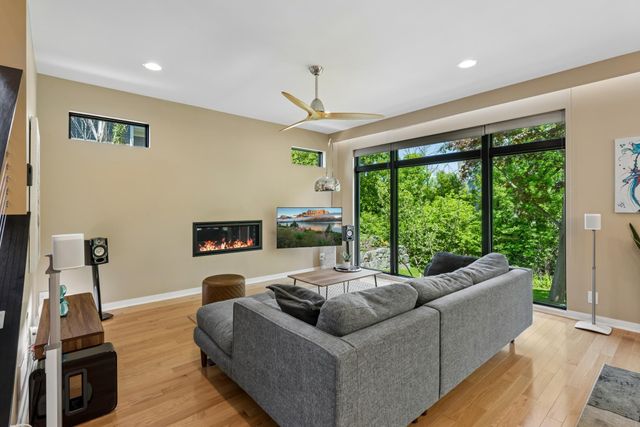 292 Vincent Avenue N, Minneapolis, MN 55405