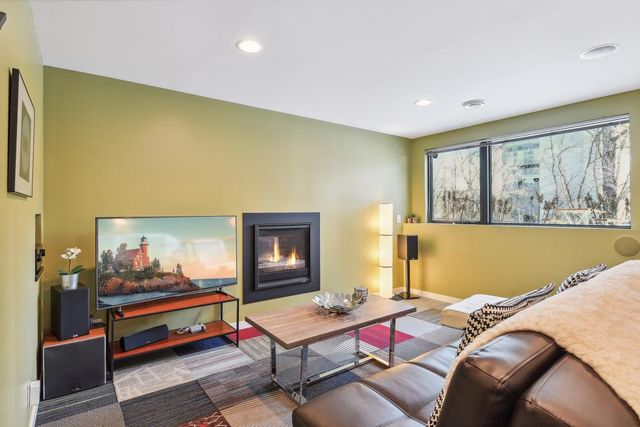292 Vincent Avenue N, Minneapolis, MN 55405