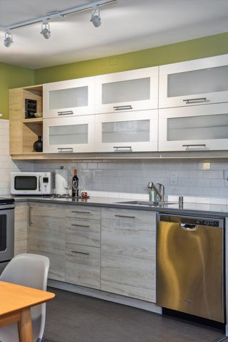292 Vincent Avenue N, Minneapolis, MN 55405