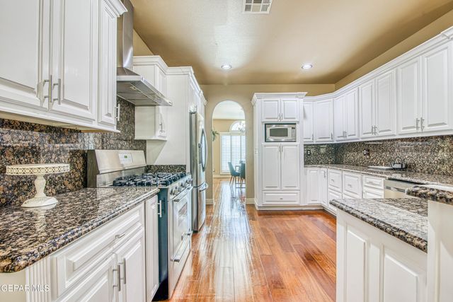 451 BURKETT Drive, Clint, TX 79836