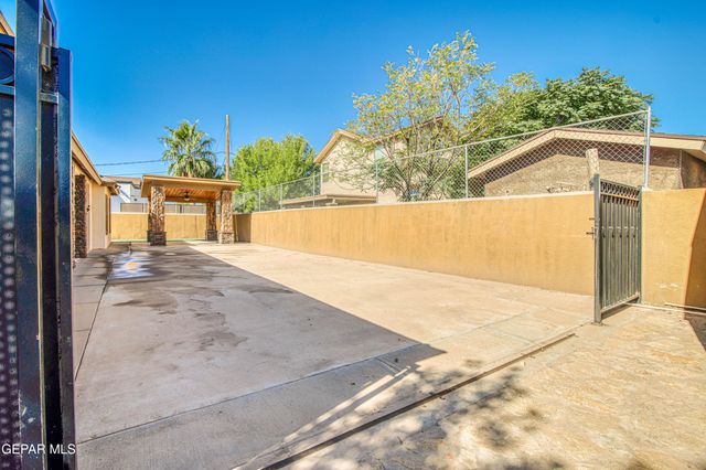 451 BURKETT Drive, Clint, TX 79836