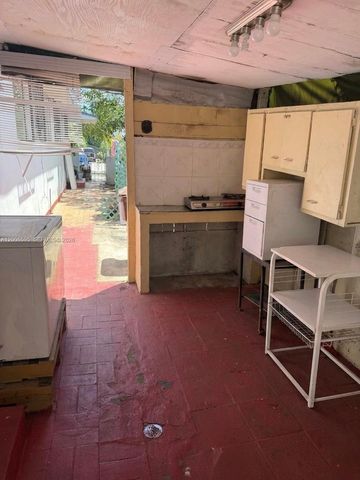 41 E 20th St, Hialeah, FL 33010