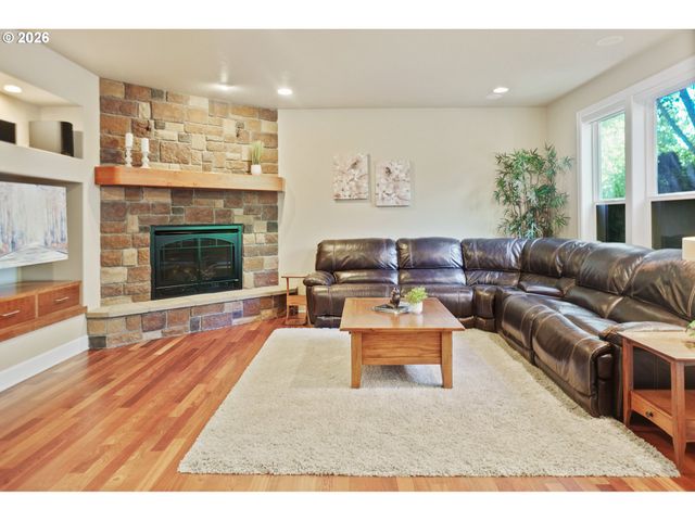 2250 TURNBERRY Ct, Eugene, OR 97401