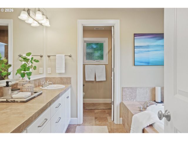 2250 TURNBERRY Ct, Eugene, OR 97401