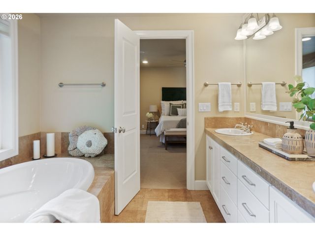 2250 TURNBERRY Ct, Eugene, OR 97401