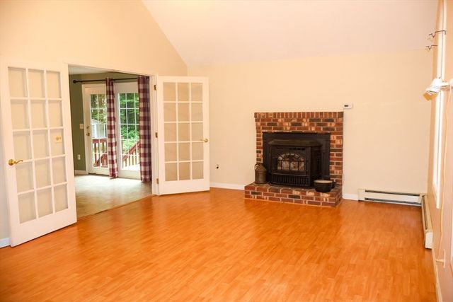 94 Whitins Rd, Sutton, MA 01590