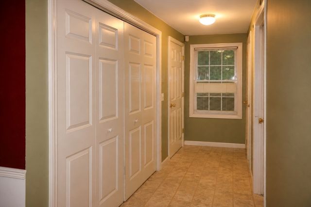 94 Whitins Rd, Sutton, MA 01590