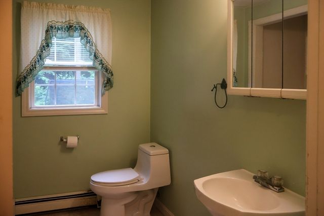 94 Whitins Rd, Sutton, MA 01590