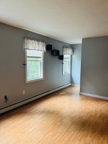 94 Whitins Rd, Sutton, MA 01590