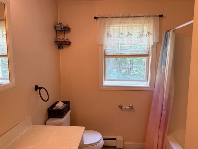 94 Whitins Rd, Sutton, MA 01590