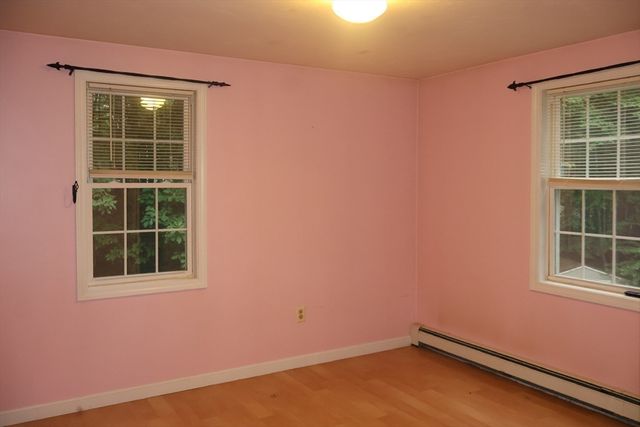 94 Whitins Rd, Sutton, MA 01590
