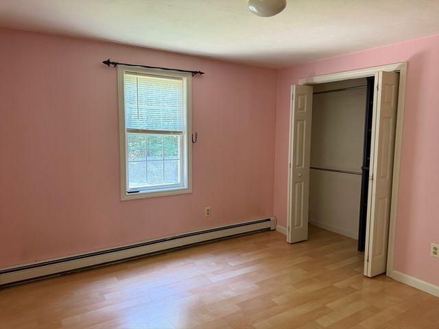 94 Whitins Rd, Sutton, MA 01590
