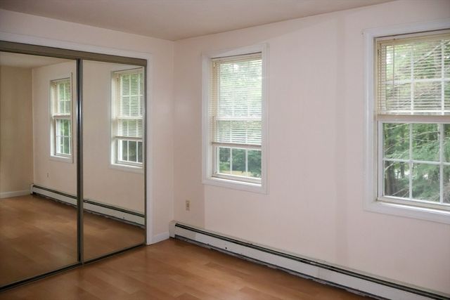 94 Whitins Rd, Sutton, MA 01590