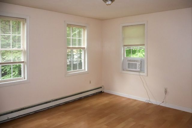 94 Whitins Rd, Sutton, MA 01590