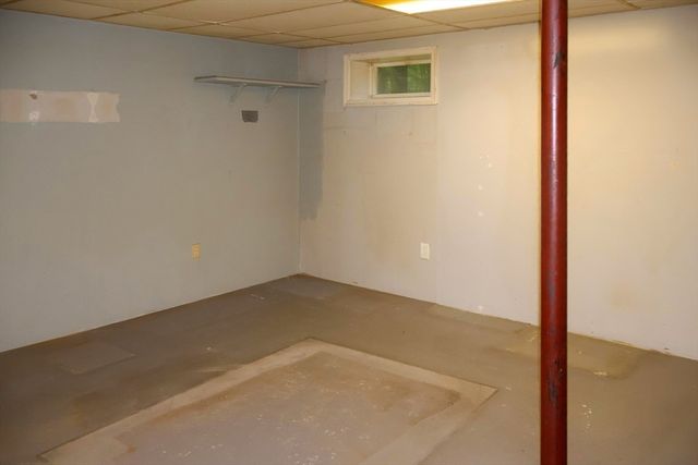 94 Whitins Rd, Sutton, MA 01590