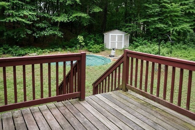 94 Whitins Rd, Sutton, MA 01590
